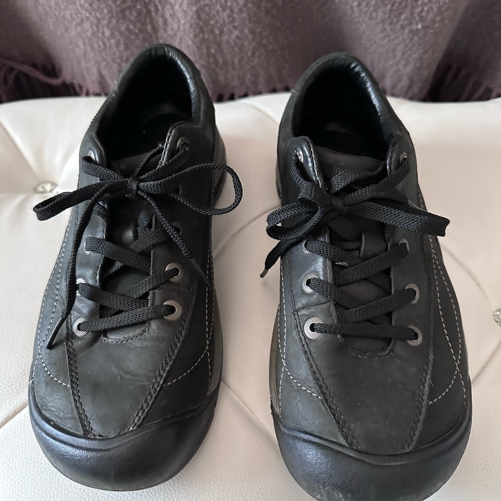 Keen Black Leather Athletic Shoes